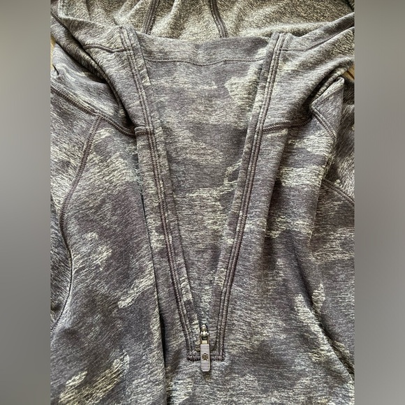 Lululemon Warm Stabilizer 1/2 Zip Hoodie Size 6 Incognito Camo - Picture 8 of 10